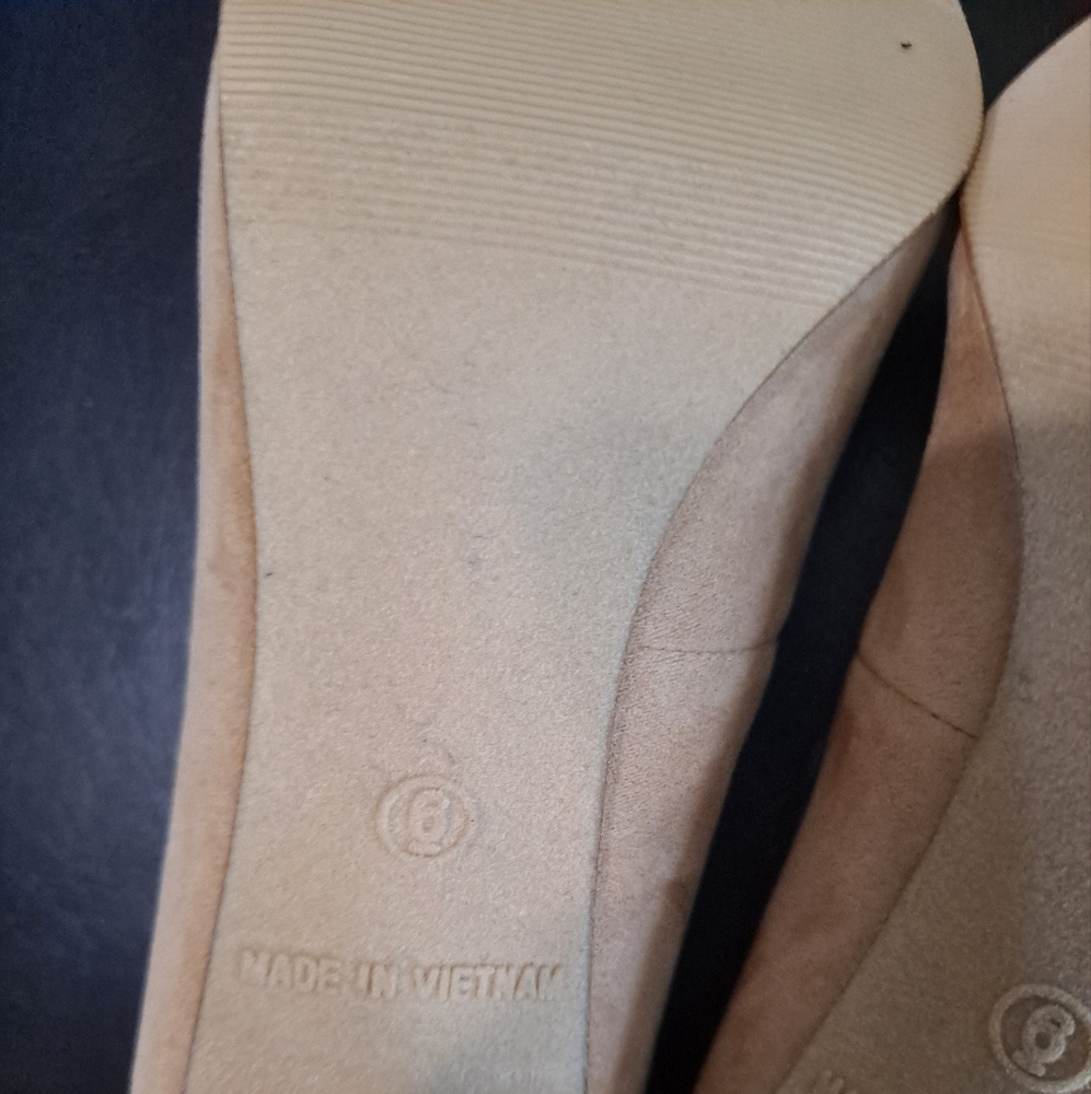 Old Navy Cream Colored Heels Size 6 - Picture 2 of 5